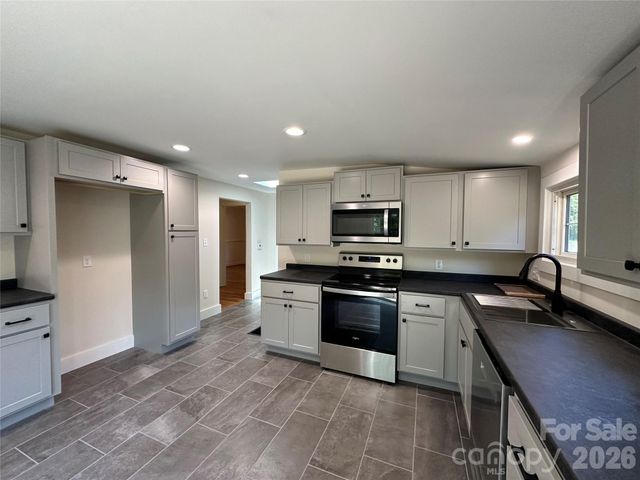 123 State Street, Asheville, NC 28806