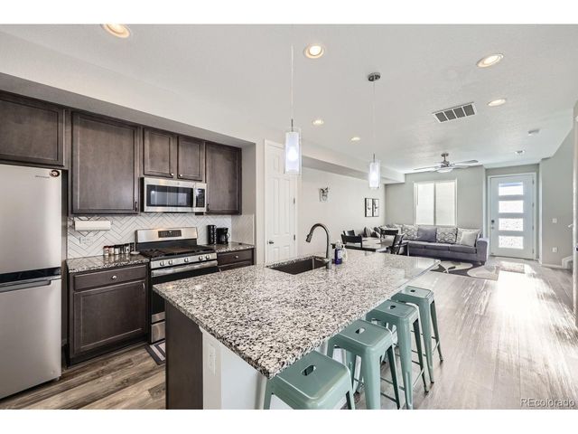 623 S Pitkin Ct, Aurora, CO 80017