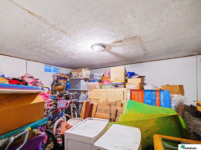 5906 N 36th Street, Omaha, NE 68111