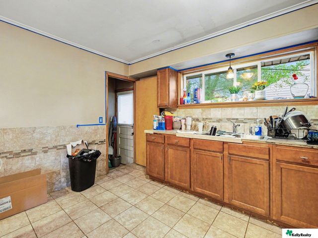 5906 N 36th Street, Omaha, NE 68111