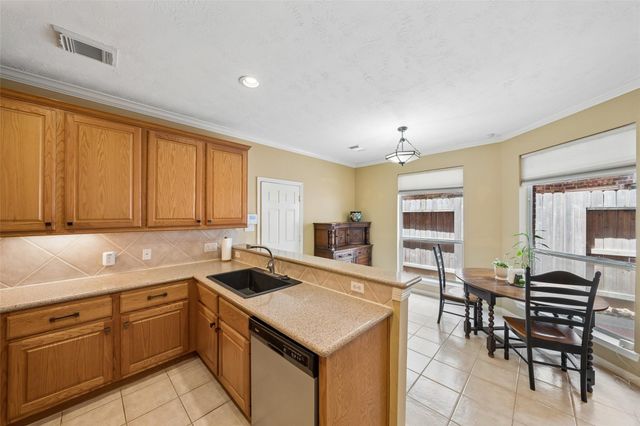 5232 Eigel Street, Houston, TX 77007
