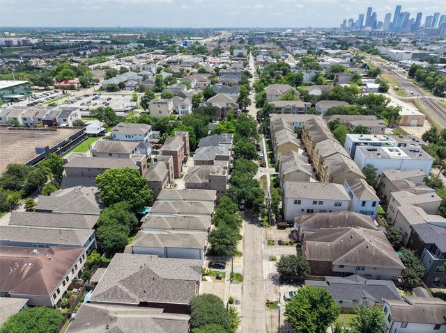 5232 Eigel Street, Houston, TX 77007