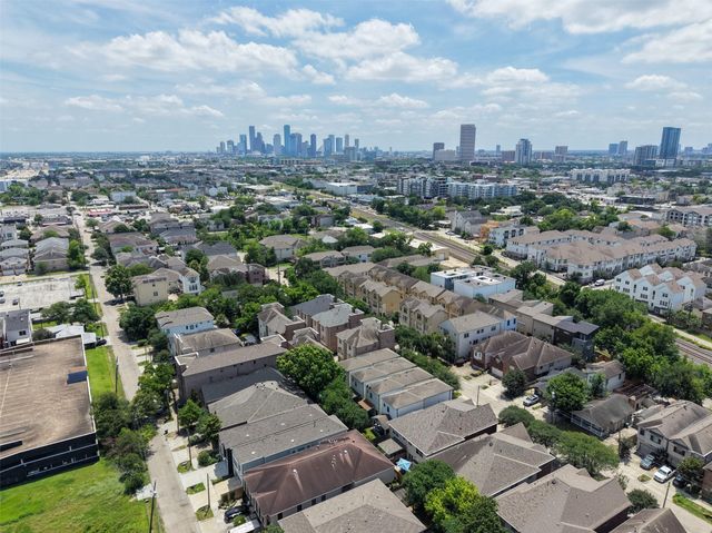 5232 Eigel Street, Houston, TX 77007