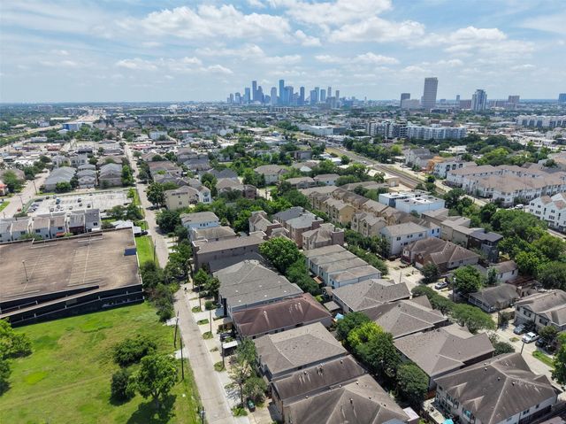 5232 Eigel Street, Houston, TX 77007
