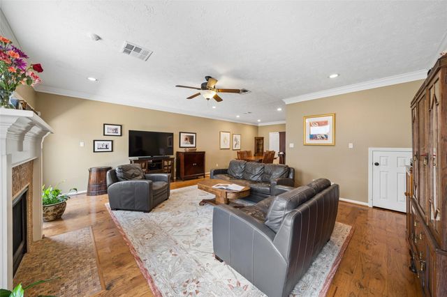 5232 Eigel Street, Houston, TX 77007