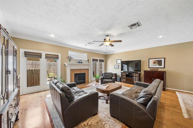 5232 Eigel Street, Houston, TX 77007