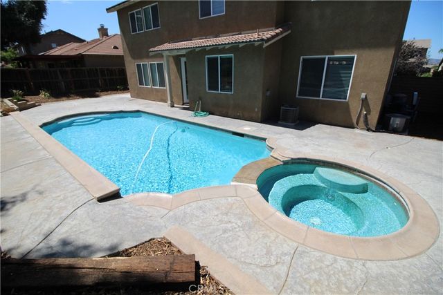 35222 Azalea, Winchester, CA 92596