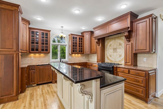 314 Fairview Rd, Dickson, TN 37055