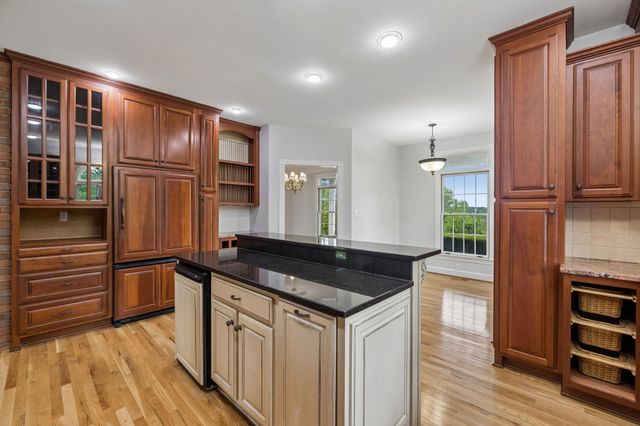 314 Fairview Rd, Dickson, TN 37055