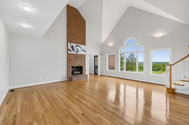 314 Fairview Rd, Dickson, TN 37055