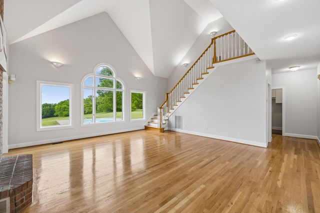 314 Fairview Rd, Dickson, TN 37055