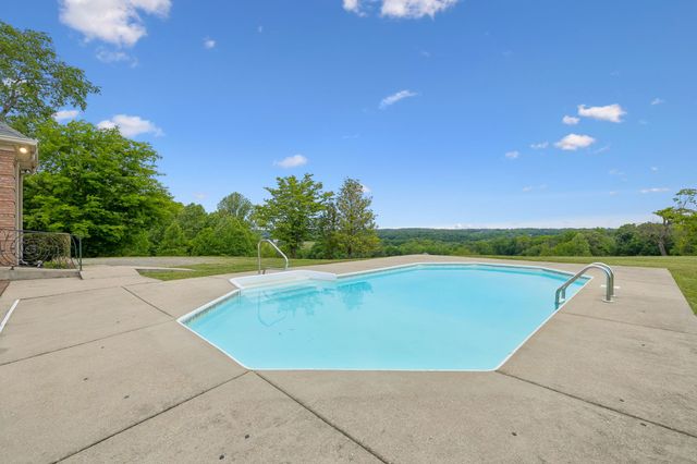 314 Fairview Rd, Dickson, TN 37055