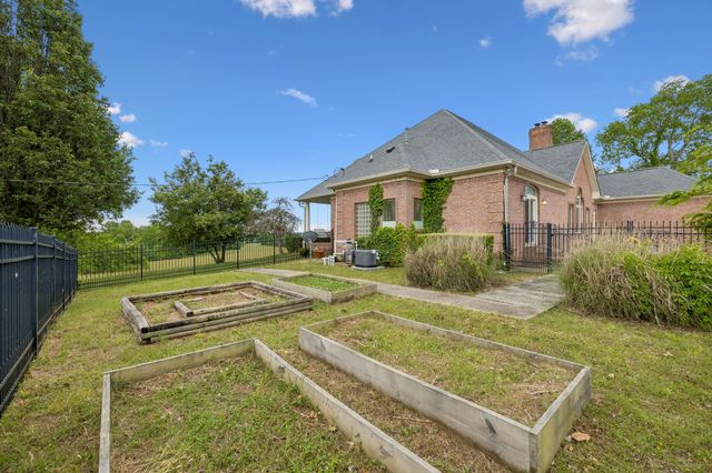314 Fairview Rd, Dickson, TN 37055