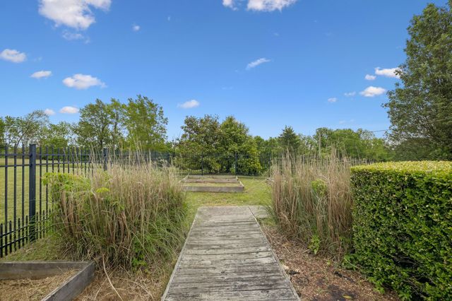 314 Fairview Rd, Dickson, TN 37055