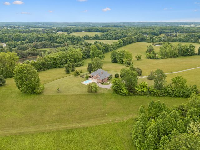 314 Fairview Rd, Dickson, TN 37055