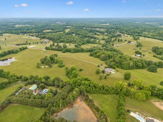 314 Fairview Rd, Dickson, TN 37055