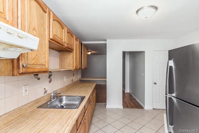 10 E Mineola Avenue 1, Valley Stream, NY 11580