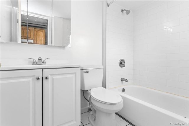 10 E Mineola Avenue 1, Valley Stream, NY 11580