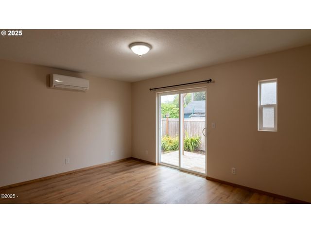 203 Se SURF Ave, Lincoln City, OR 97367