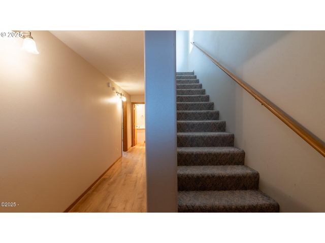 203 Se SURF Ave, Lincoln City, OR 97367