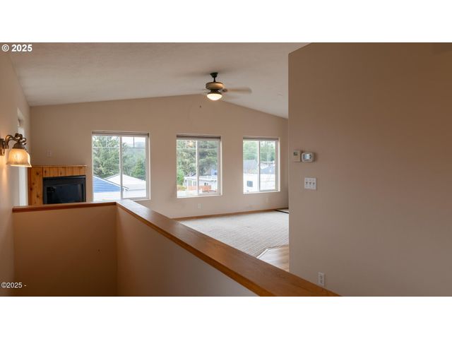 203 Se SURF Ave, Lincoln City, OR 97367