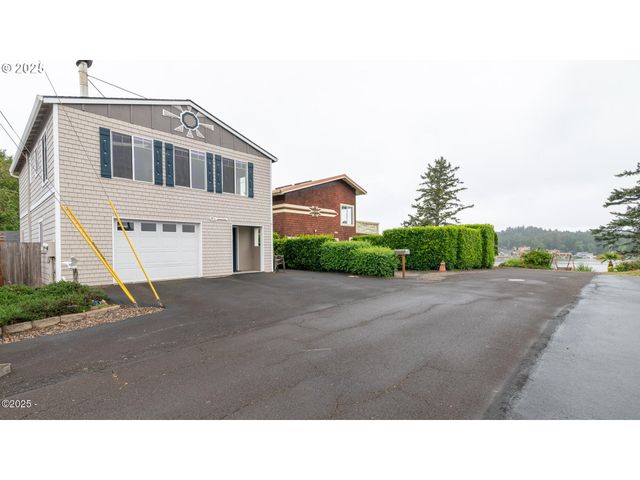 203 Se SURF Ave, Lincoln City, OR 97367