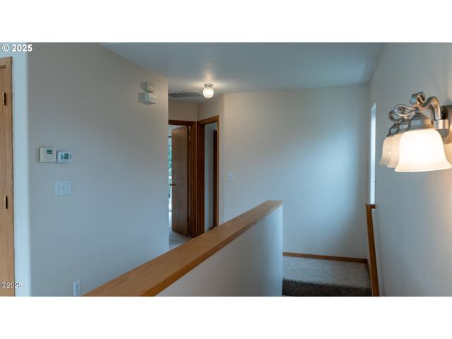 203 Se SURF Ave, Lincoln City, OR 97367