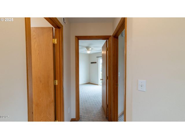 203 Se SURF Ave, Lincoln City, OR 97367