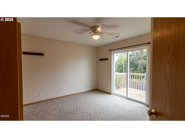 203 Se SURF Ave, Lincoln City, OR 97367