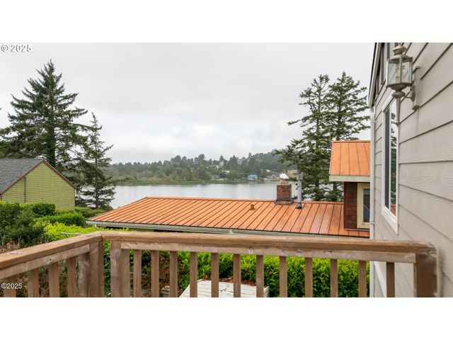 203 Se SURF Ave, Lincoln City, OR 97367