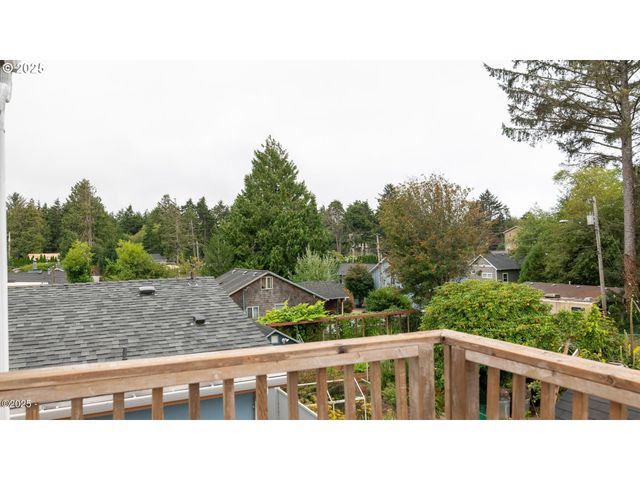 203 Se SURF Ave, Lincoln City, OR 97367