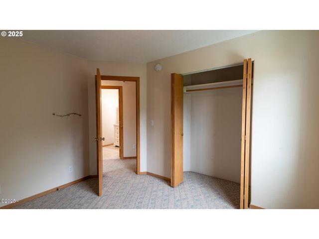 203 Se SURF Ave, Lincoln City, OR 97367