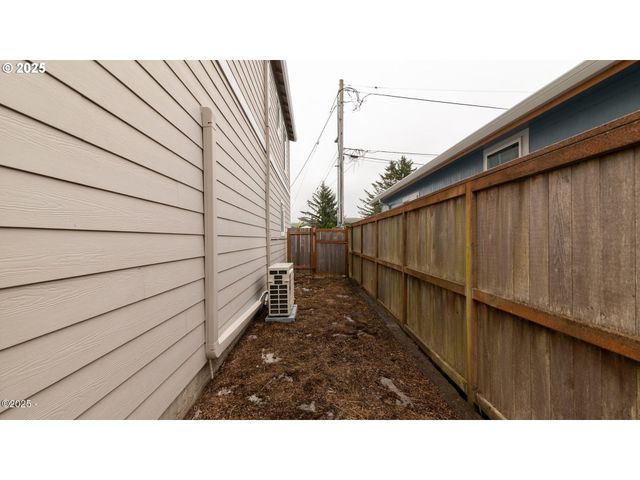 203 Se SURF Ave, Lincoln City, OR 97367