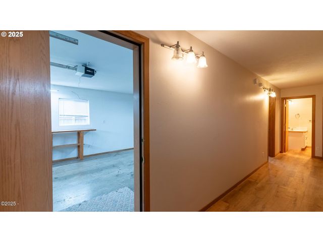 203 Se SURF Ave, Lincoln City, OR 97367