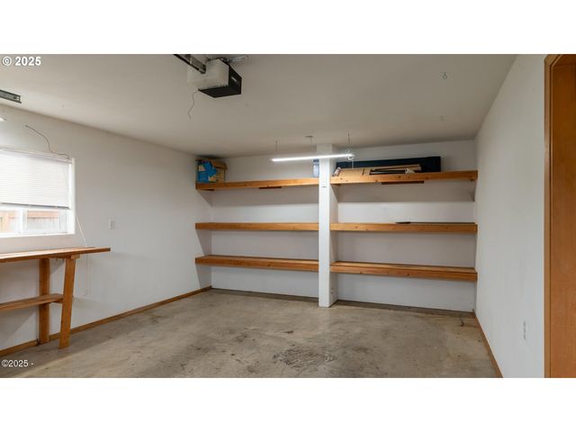 203 Se SURF Ave, Lincoln City, OR 97367