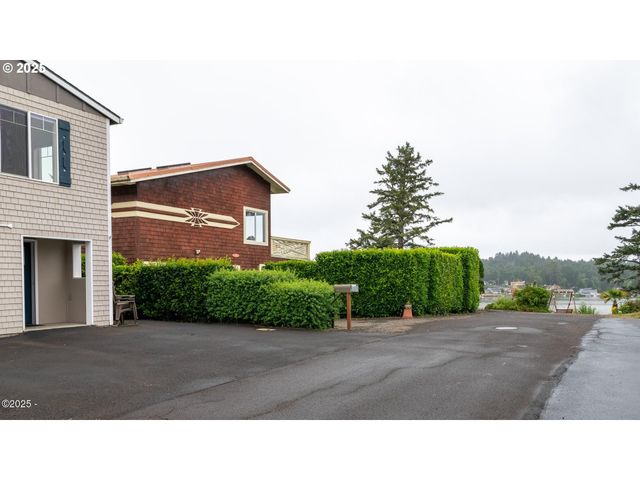 203 Se SURF Ave, Lincoln City, OR 97367