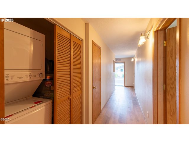 203 Se SURF Ave, Lincoln City, OR 97367