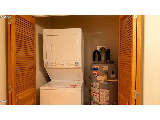 203 Se SURF Ave, Lincoln City, OR 97367