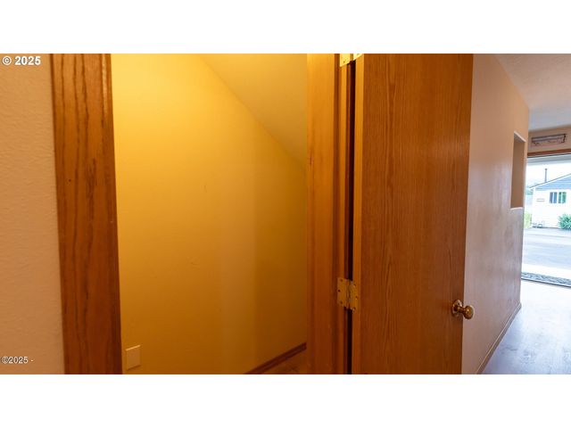 203 Se SURF Ave, Lincoln City, OR 97367