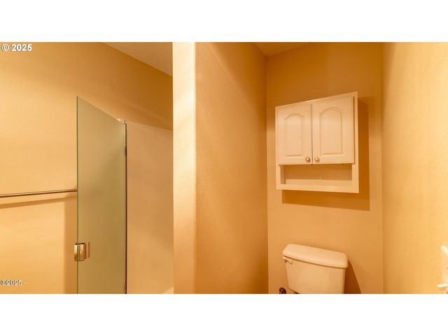 203 Se SURF Ave, Lincoln City, OR 97367