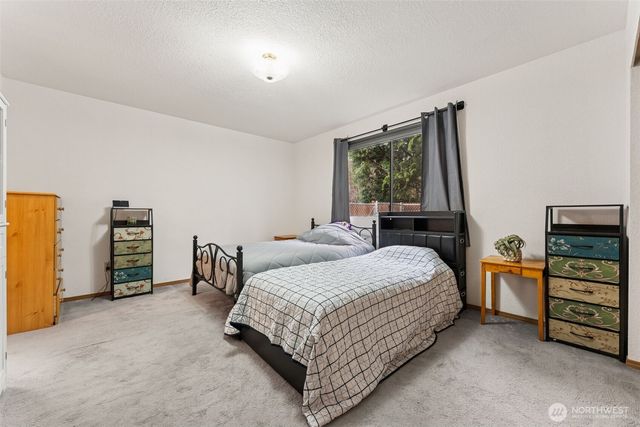 828 Livingston Street NE, Lacey, WA 98516