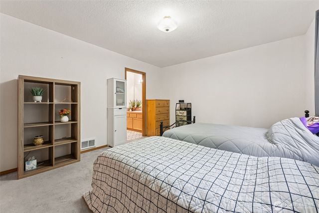 828 Livingston Street NE, Lacey, WA 98516