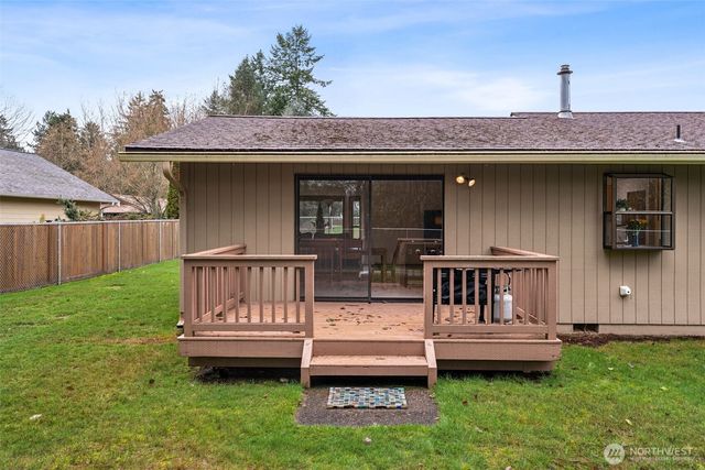828 Livingston Street NE, Lacey, WA 98516