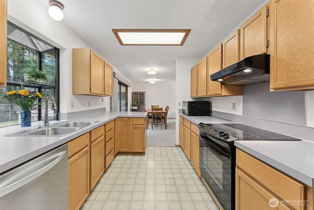 828 Livingston Street NE, Lacey, WA 98516