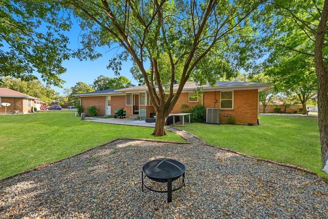 450 Kelly Lane, Van Alstyne, TX 75495