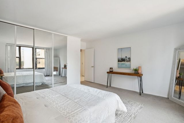 3150 N Lake Shore Drive 8E, Chicago, IL 60657