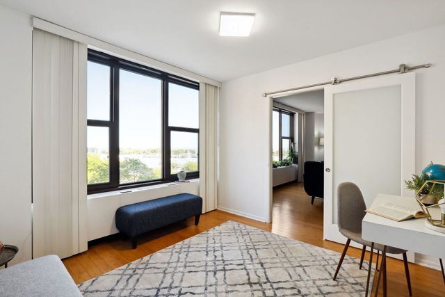 3150 N Lake Shore Drive 8E, Chicago, IL 60657