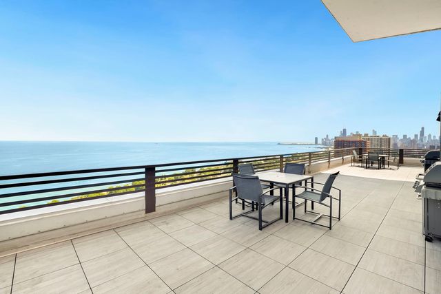 3150 N Lake Shore Drive 8E, Chicago, IL 60657