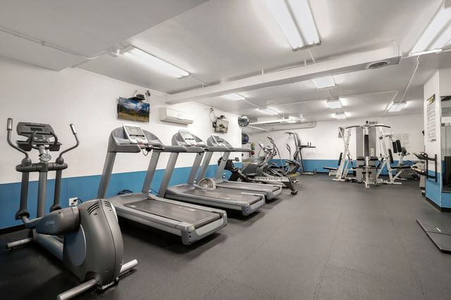 3150 N Lake Shore Drive 8E, Chicago, IL 60657