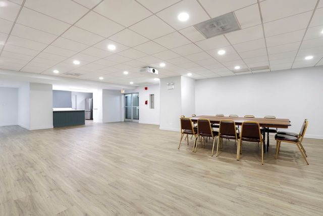 3150 N Lake Shore Drive 8E, Chicago, IL 60657